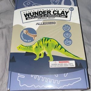 Brand new and sealed Wunder Clay DIY art kit